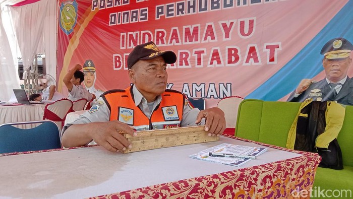 Penghitung kendaraan arus mudik balik jalur Pantura di Indramayu