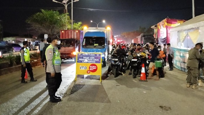 Penyekatan kendaraan menuju Ciwandan
