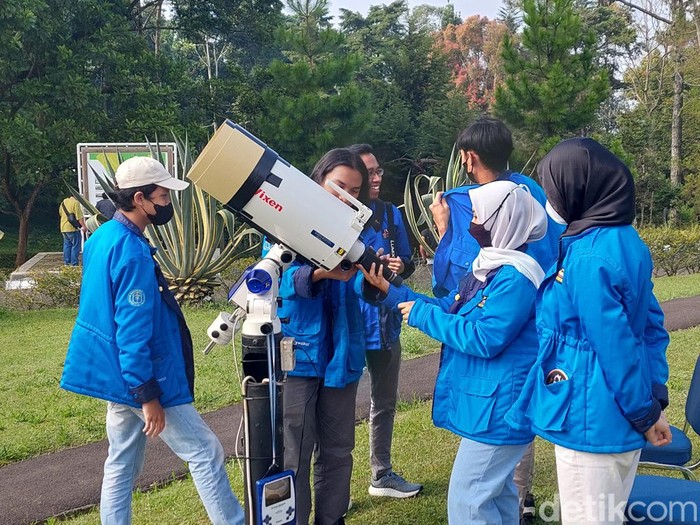 Persiapan Pengamatan Gerhana Matahari Hibrida di Observatorium Bosscha