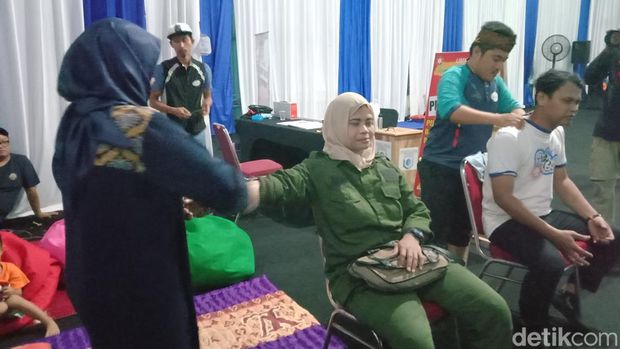 Pijat gratis di jalur mudik Indramayu.