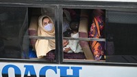 Sama seperti di Indonesia, bus jadi salah satu pilihan warga yang hendak mudik ke kampung halaman. 