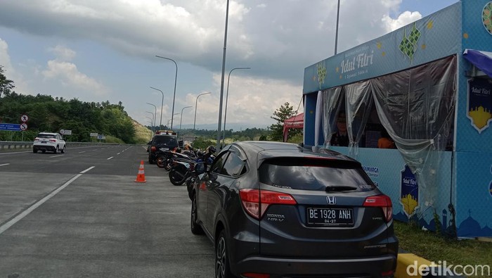 Ruas jalan Tol Manado-Bitung.