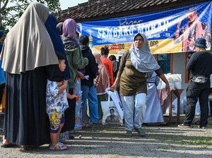 Jelang Lebaran, Relawan Sandiaga Gelar Program Sembako Murah di Garut