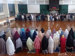 Niat Sholat Taubat Lengkap dengan Tata Cara dan Keutamaannya