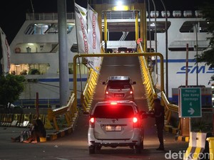 Digitalisasi Tiket Kapal Feri Tutup Celah Calo, Penumpang Bisa Sat Set