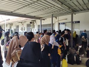 Cerita Pemudik War Tiket KA Rangkasbitung-Cilegon: Kalau Offline Kehabisan