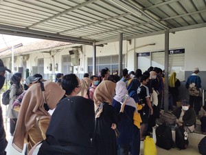 Cerita Pemudik War Tiket KA Rangkasbitung-Cilegon: Kalau Offline Kehabisan