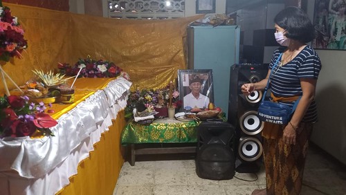 Suasana duka di kediaman I Gede Marayana, Banjar Dinas Galiran, Desa Baktiseraga, Kecamatan Buleleng, Buleleng, Bali, Rabu (19/4/2023) petang. (Made Wijaya Kusuma/detikBali)