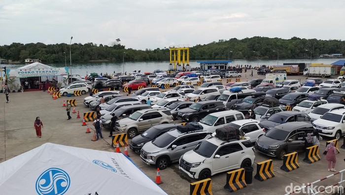 Suasana pelabuhan ASDP Telaga Punggur, Batam (Foto:Alamudin).