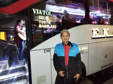 Suherman, sopir bus Eka yang sudah 15 tahun tak Lebaran bersama keluarga