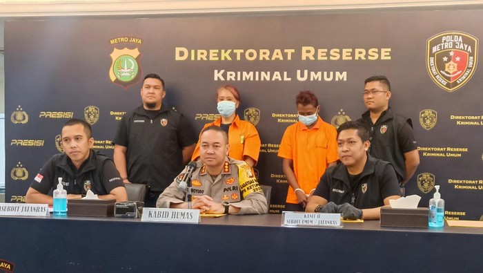 Duo ART pembunuh wanita pemilik Assirot Residence, Naima S Bachmid (61), pakai lakban di penginapan di Jalan Assirot, Kebon Jeruk, Jakarta Barat, sudah ditangkap. Keduanya ditangkap di Banyuwangi, Jawa Timur.