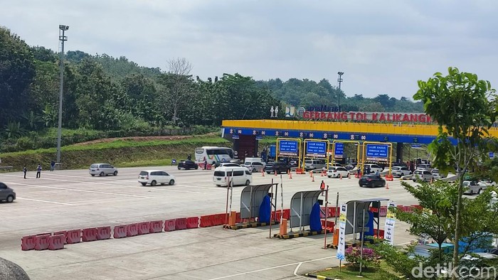 GT Kalikangkung, Semarang lengang pagi ini, Kamis (20/4/2023).