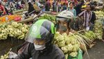 Tumpah Ruah Pedagang Kulit Ketupat Jelang Lebaran