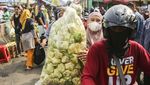 Tumpah Ruah Pedagang Kulit Ketupat Jelang Lebaran
