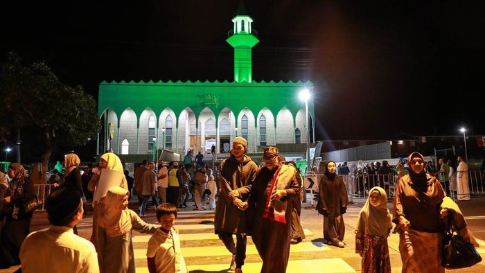 SYDNEY, AUSTRALIA - MARCH 22: Muslim worshipers leave after the first Taraweeh prayers at the Lakemba mosque on the first night of Ramadan on March 22, 2023 in Sydney, Australia. The holy fasting month of Ramadan is observed by Muslims around the world, including many in Australia, who adhere to its principles in their own suburban communities. (Photo by Roni Bintang/Getty Images)