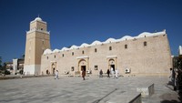 Libya telah mengumumkan bahwa Sabtu, 22 April 2023 adalah hari pertama Idul Fitri. Hal ini karena penampakan bulan sabit belum dikonfirmasi. Hazem Turkia/Anadolu Agency/Getty Images 