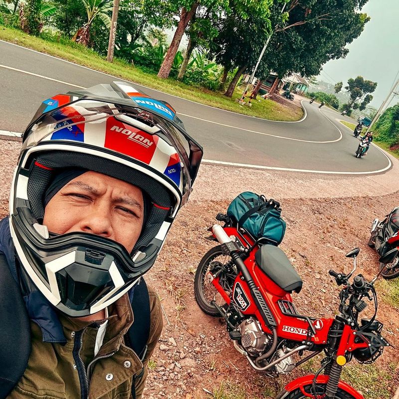 Ariel mudik naik Honda CT125