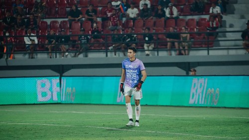 Kiper Bali United Nadeo Argawinata.