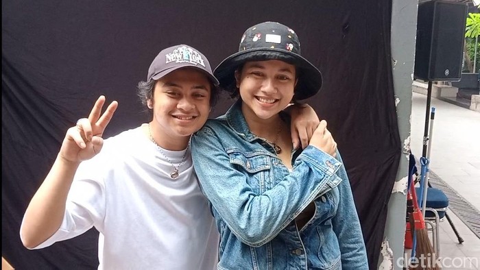 Bastian Steel dan Sitha Marino