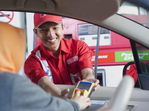 Urai Antrean di SPBU, Pertamina Minta Pemudik Bayar BBM Pakai Nontunai