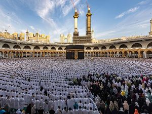 Perempuan Ikut Jumatan di Masjidil Haram & Nabawi, Kenapa Tidak?