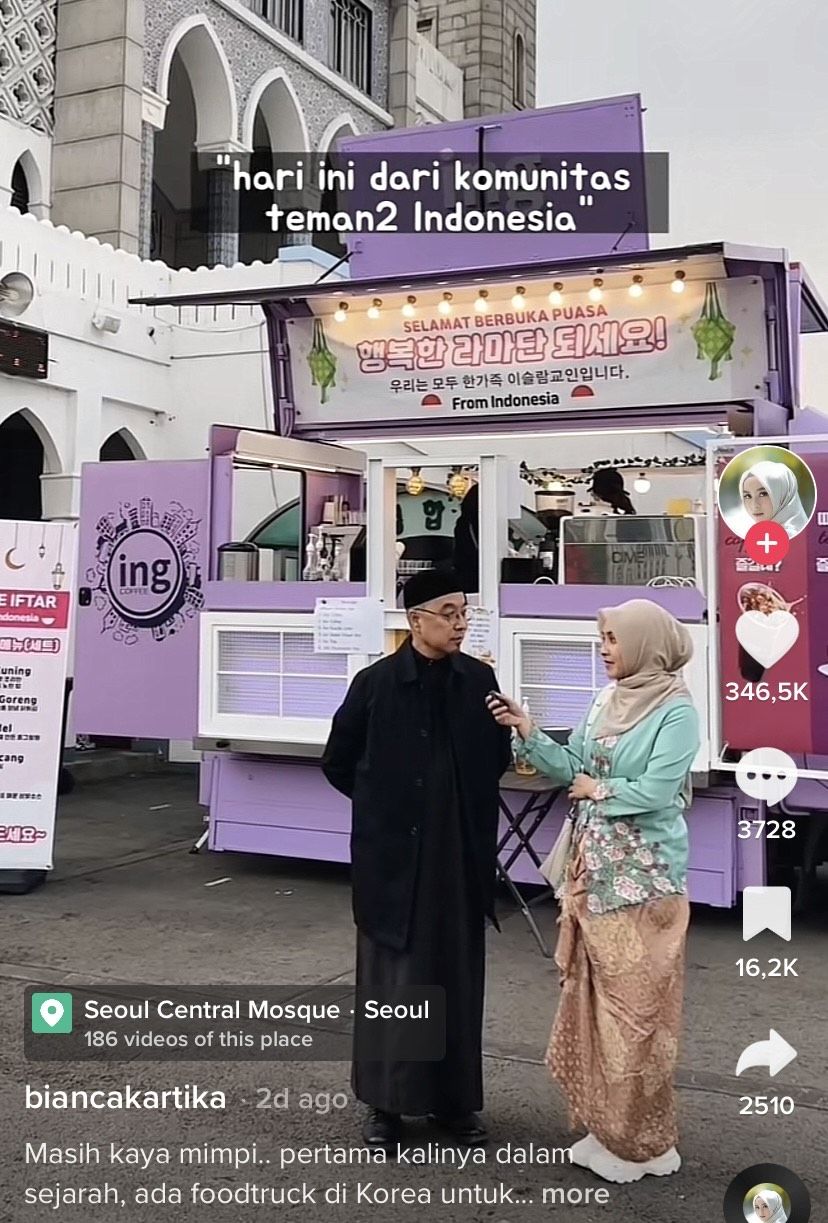 YouTuber Bianca Kartika bagikan food truck gratis makanan untuk buka puasa.