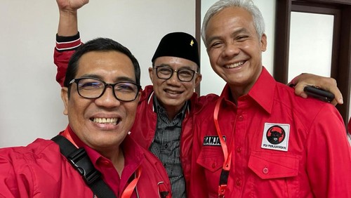 Ketua DPC PDIP Tabanan I Komang Gede Sanjaya (kiri), bersama capres Ganjar Pranowo (kanan).