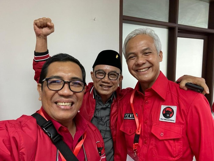 Ketua DPC PDIP Tabanan I Komang Gede Sanjaya (kiri), bersama capres Ganjar Pranowo (kanan).