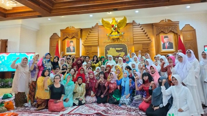 Drivel ojel perempuan di Surabaya diundang Khofifah ke Grahadi