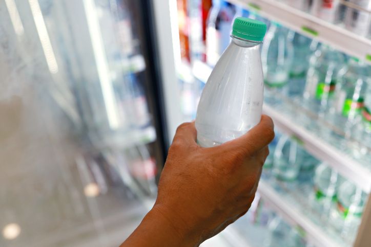 Jangan Konsumsi Minuman Dingin Saat Cuaca Panas, Ini Sebabnya