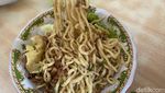 Es Teler Segar Pakai Sirup Durian yang Legit Ada di Sini