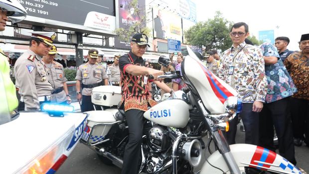 Ganjar Pranowo naik Harley-Davidson