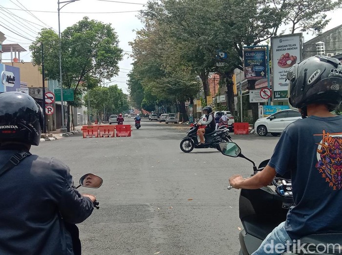Jalan Ramelan Kudus menuju Alun-alun Kudus sudah mulai ditutup, Jumat (21/4/2023).