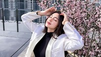 Belakangan Jessica Iskandar juga terlihat semakin segar. Foto: Instagram/@inijedar