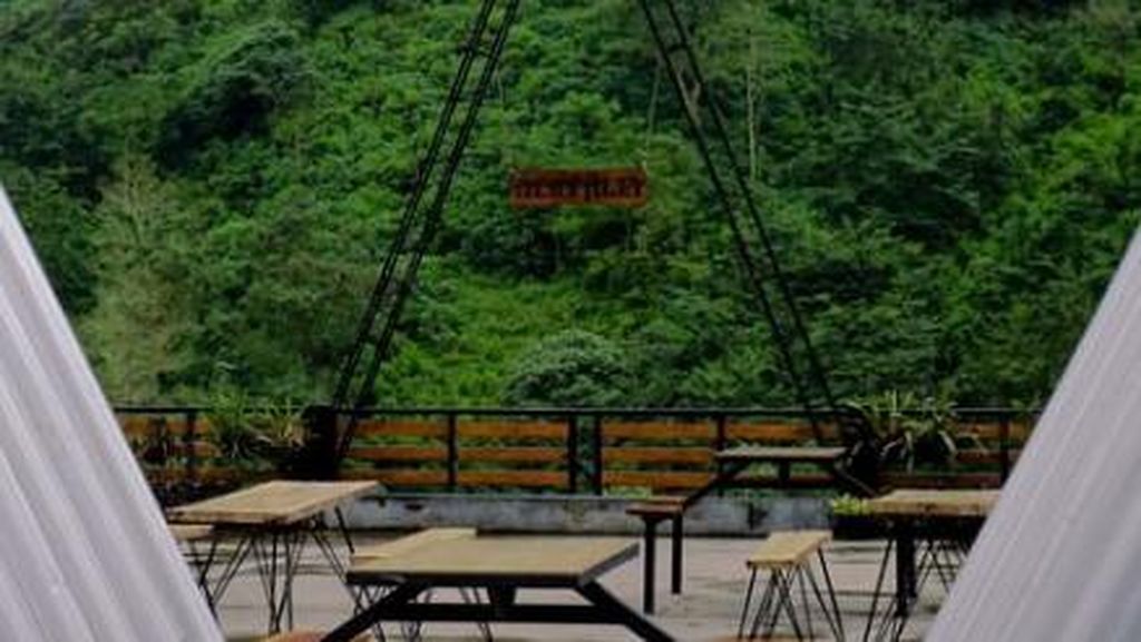 10 Kafe di Sekitar Gunung Bromo yang Punya Pemandangan Indah 10 Kafe di Sekitar Gunung Bromo yang Punya Pemandangan Indah