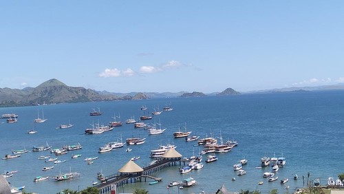 Kapal wisata di Labuan Bajo membuka pintu kamarnya untuk digunakan tamu dan panitia KTT ASEAN yang kehabisan kamar hotel.