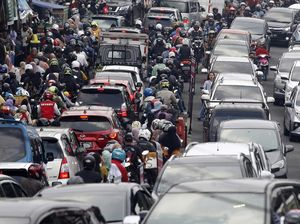 12 Ribu Kendaraan Melintas di Jalur Puncak Saat Malam Takbiran