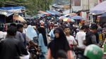 Pasar Cisarua Bogor Padat Sehari Menjelang Lebaran