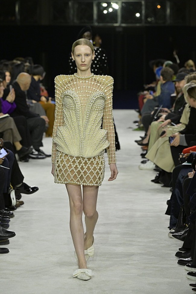 Inilah koleksi Balmain untuk musim gugur 2023. Foto: Giovanni Giannoni/Getty Images.