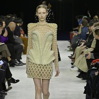 Inilah koleksi Balmain untuk musim gugur 2023. Foto: Giovanni Giannoni/Getty Images.