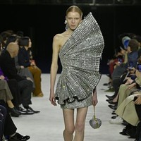 Inilah koleksi Balmain untuk musim gugur 2023. Foto: Giovanni Giannoni/Getty Images.