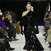 Inilah koleksi Balmain untuk musim gugur 2023. Foto: Giovanni Giannoni/Getty Images.