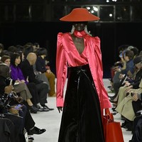 Inilah koleksi Balmain untuk musim gugur 2023. Foto: Giovanni Giannoni/Getty Images.