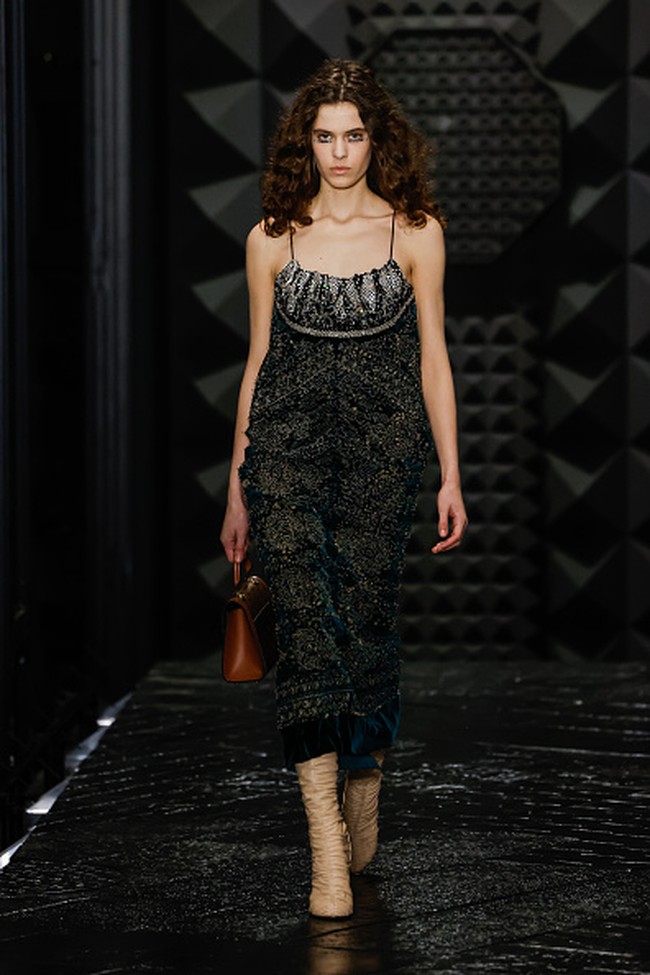 Inilah koleksi terbaru Louis Vuitton Fall/Winter 2023. Foto: Richard Bord/ Getty Images.
