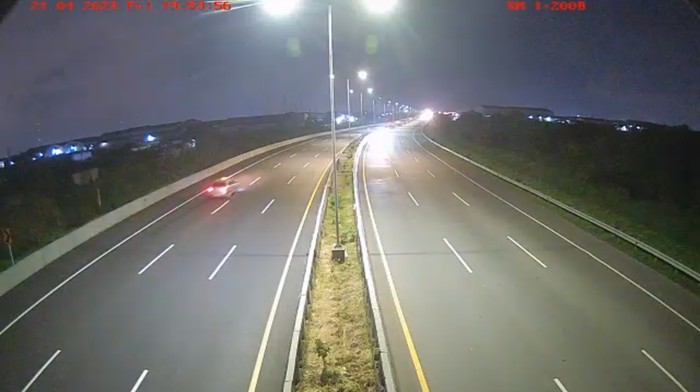 Lalu lintas (lalin) di Tol Dalam Kota Jakarta dilaporkan lancar. Kondisi serupa juga terjadi di Trans Jawa yang dilintasi para pemudik. Berikut kondisi di Surabaya-Gresik Km 1+200 A (dok BPJT PUPR)