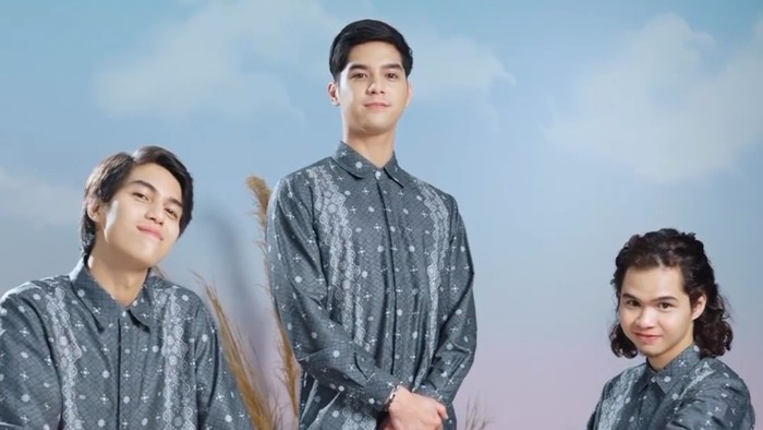 Maia Estianty dan Al, El, Dul jadi model baju Lebaran.