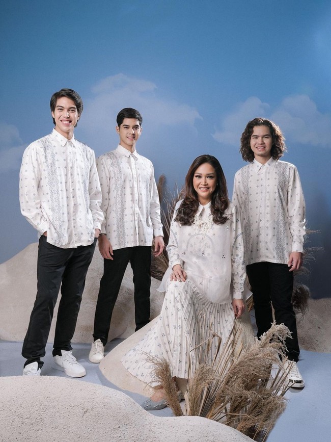 “Baru kali ini gw salfok sama modelnya, cakep² bgt deh mereka,” puji netizen lainnya. Foto: Instagram/@wearingklamby