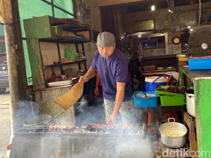 Maknyus! Sate Buntel Favorit Jokowi di Solo Buatan Bu Hj. Bejo