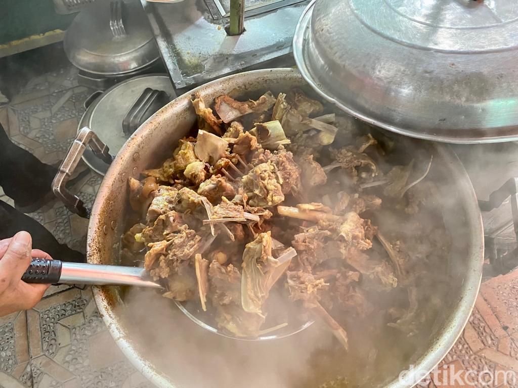 Maknyus! Sate Buntel Favorit Jokowi di Solo Buatan Bu Hj. Bejo