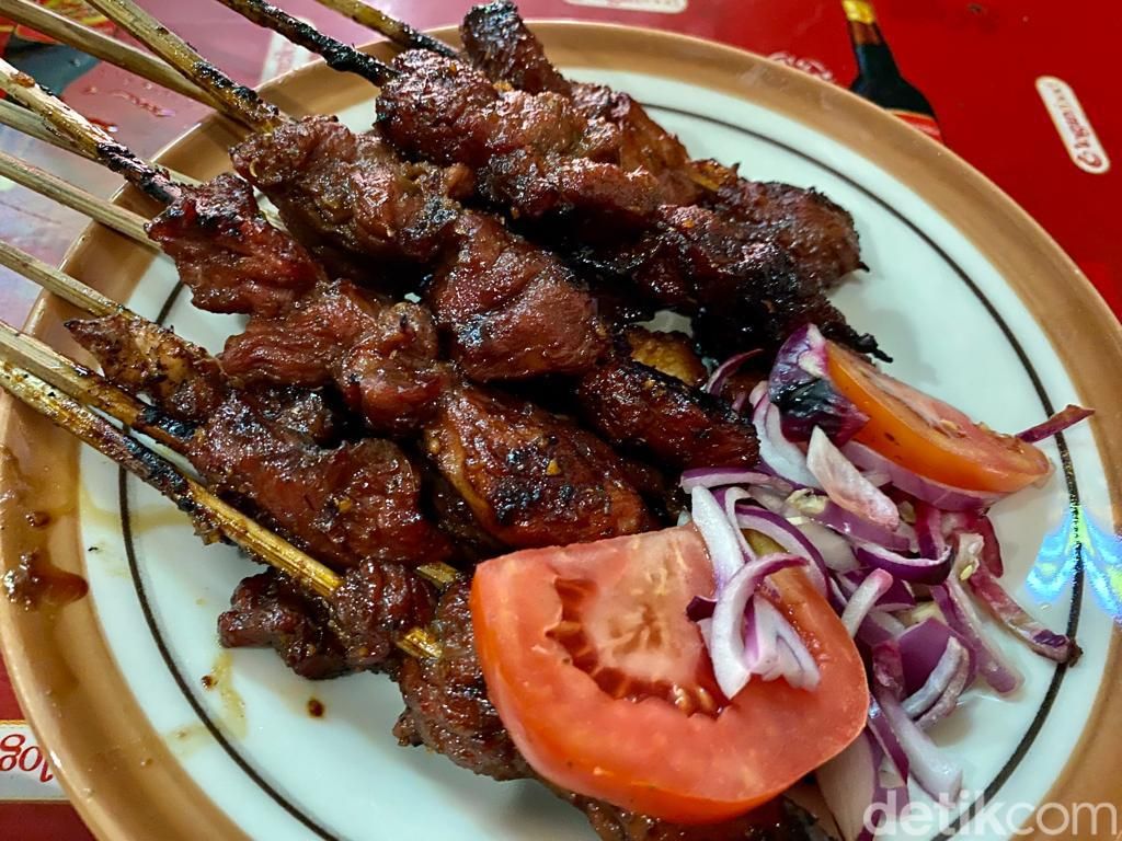 Maknyus! Sate Buntel Favorit Jokowi di Solo Buatan Bu Hj. Bejo